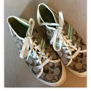 Coach Signature Logo Sneakers Athletic Shoes Green Strip Accent 8 1/2 B C1